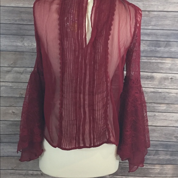 Lace & Bell sleeve top - Picture 2 of 4